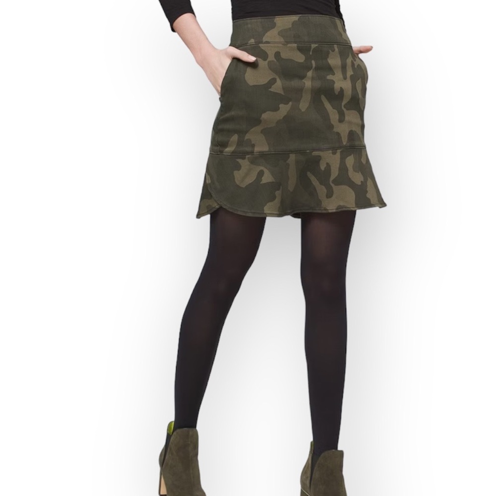 White House Black Market Camo Flounce Hem Boot Skirt size 00